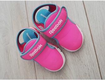 Сандалии на девочку.