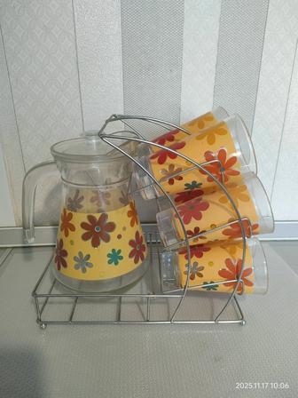 Кувшин со стаканами