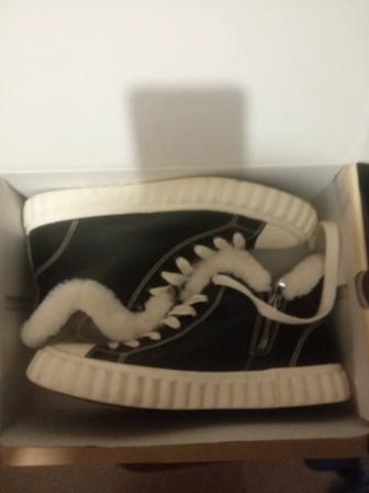 Кроссовки женские