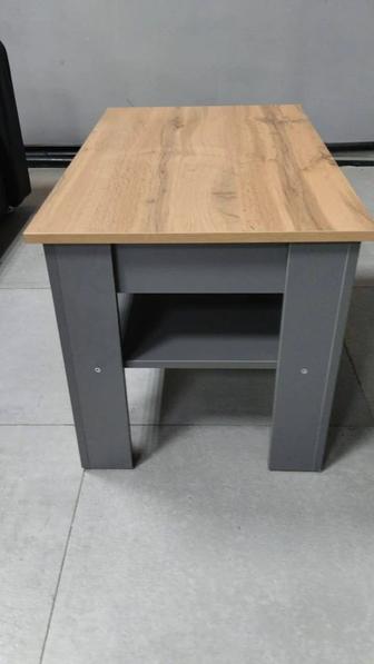 Продам столик с полкой снизу.