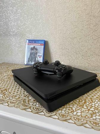 Продам ps, sony playstation 4 slim и плюс в подарок игра blood borne