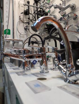 Установка смесителей , сантехнической арматуры и душевых систем