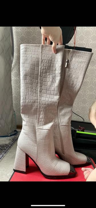 Шикарные высокие сапоги (демисезон), почти новые