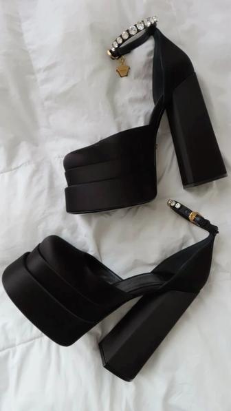 Продам туфли версаче