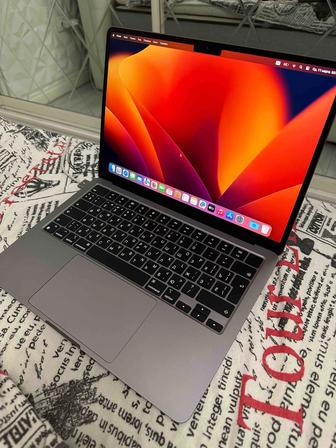 MacBook M2 256GB. В идеальном состоянии.