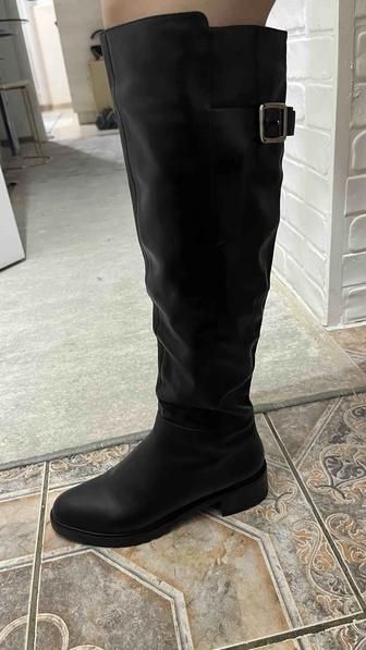 Продам кожаные сапоги Basconi