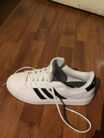 Кроссовки Adidas новые 42-43р