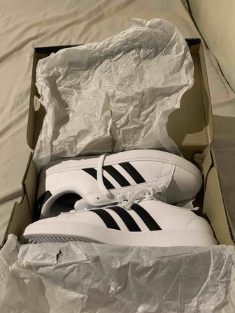 Кроссовки Adidas новые 42-43р