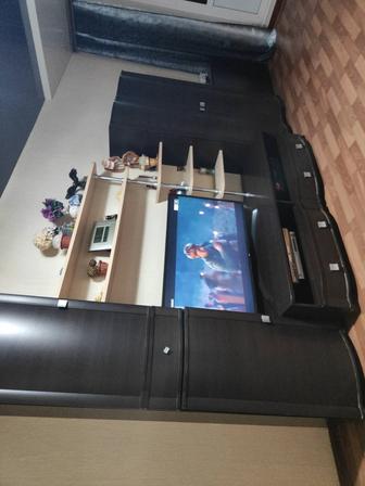 Продам горку под телевизор с двумя шкафами