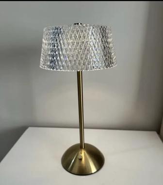 Продам светильник новый.