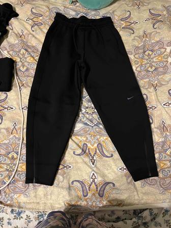 Спортивные штаны Nike