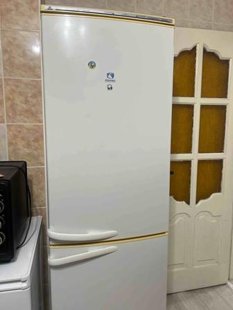 Продам холодильник двухкамерный