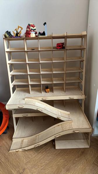 Продам детскую полку для машинок б/у