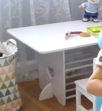 Продам детский стол для девочек розовый дерево