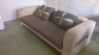 Отдам диван даром.