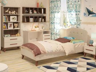 Детский мебель столь и комод кроват