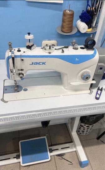 Продам швейную машину