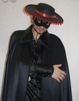 Сдаются напрокат взрослый костюм Зорро, парик плюс бандана пирата