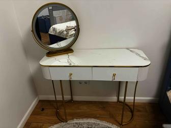 Туалетный столик