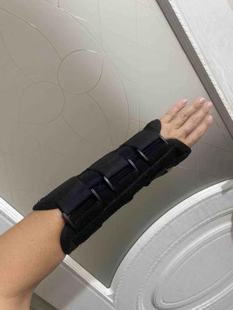 Лангета на левую руку