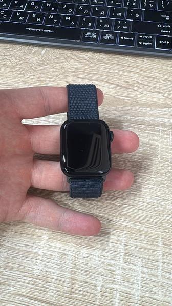 Продам Apple Watch SE