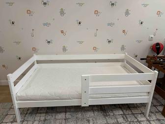 Детская кровать с матрасом