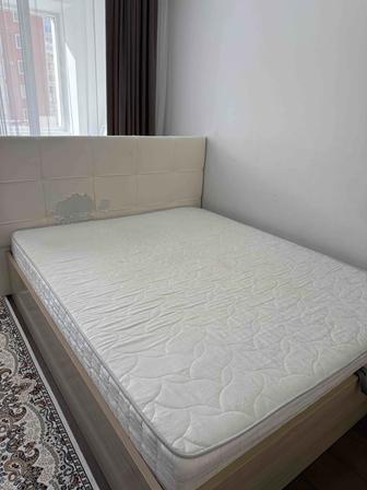 Отдам даром кровать с 2 тумбочками