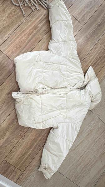 Продам весеннюю куртку STRADIVARIUS