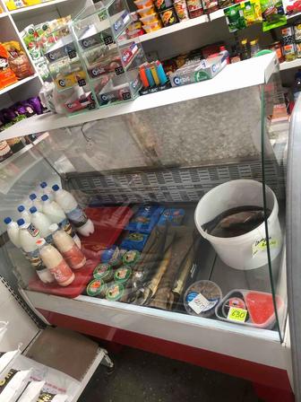 Витрина холодильник в хорошем состоянии