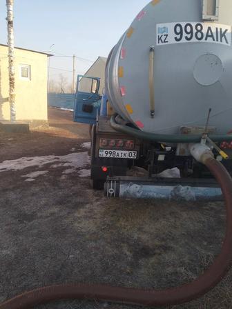 Ассенизатор откачка септик 9куб. Откачка вода Ас машина 9куб.