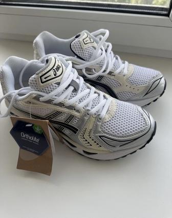 Продам новые кроссовки 39 размер asics копия