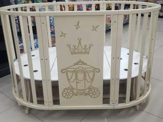 Продам детскую кроватку с маятником