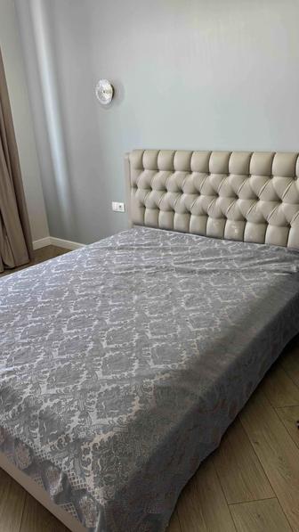 Продам двуспальную кровать