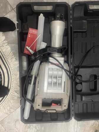 Отбойный молоток CROWN CT18172