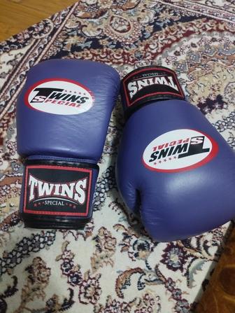 Twins,боксерские перчатки