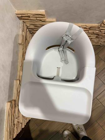 Продам стульчик для кормления Stokke