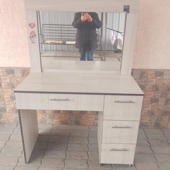 Продам туалетный столик