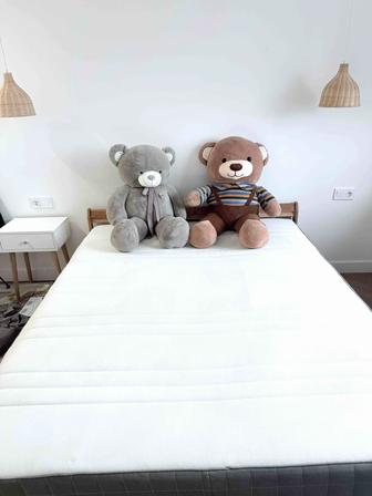 Продам кровать с ортопедическим матрасем