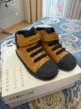 Детские ботинки