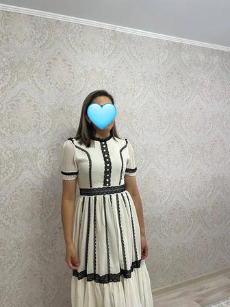 Платье Zimmermann 
Размер 46 (L)
Цвет молочный с черным кружевом