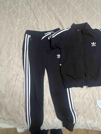 Продам женский костюм Adidas