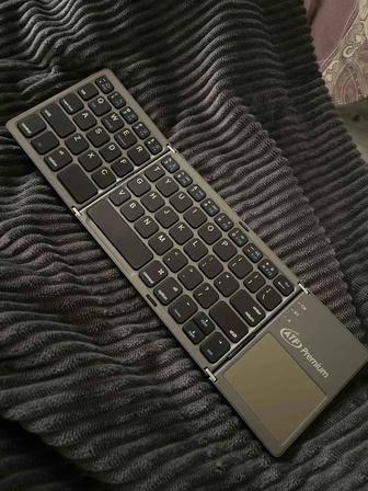 Складная блютуз клавиатура. В идеальном состоянии