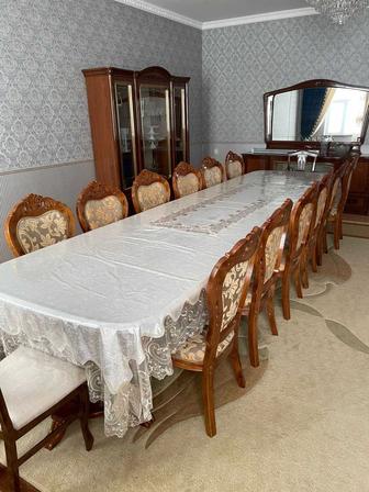 Стол и стулья