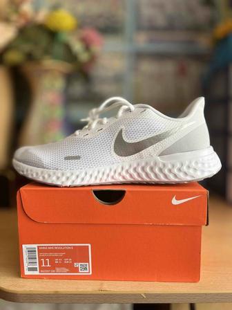 Кроссовки Nike Revolution 5