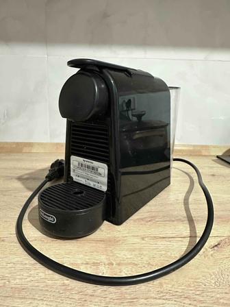 Капсульная кофемашина Delonghi Nespresso ЕN85.R Essenza Mini б/у