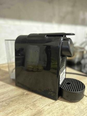 Капсульная кофемашина Delonghi Nespresso ЕN85.R Essenza Mini б/у