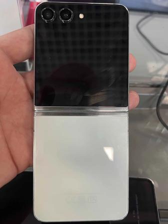 Samsung Galaxy Z Flip5