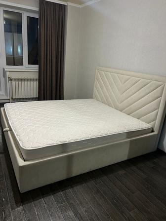 Продам двуспальную кровать с матрасом