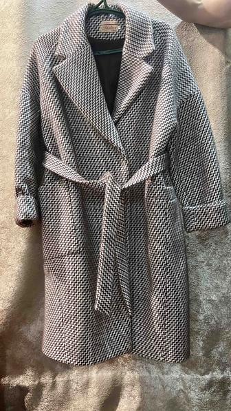 Продам пальто новое