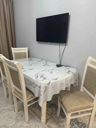 Стол и стулья